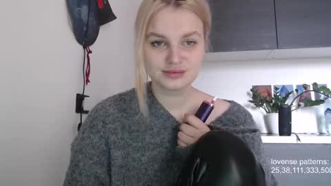 i am your baby Alien  online show from October 23, 8:20 am