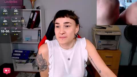 Snapshot of foxrinehelen chatting on February 22, 3:32 pm Helen - My streams are Monday - Friday at 8 AM NY time online show from February 22, 3:32 pm