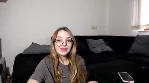 Snapshot of foxxialice chatting on October 13, 12:08 pm foxxialice online show from October 13, 12:08 pm