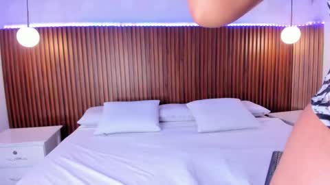 Snapshot of foxy_kylie chatting on October 14, 7:38 pm foxy_kylie online show from October 14, 7:38 pm