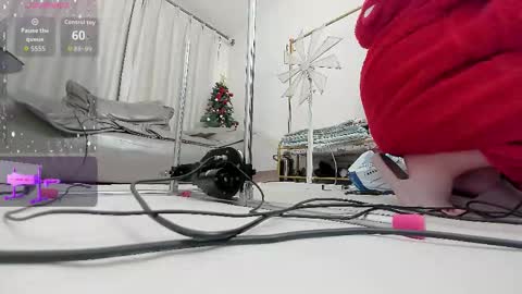 yiyi online show from December 21, 11:58 am