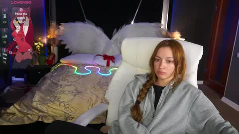 Maya online show from April 16, 2:06 pm