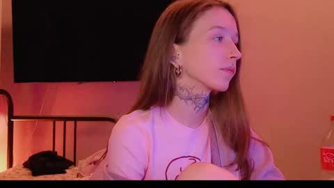 fran_bow online show from April 15, 7:58 pm