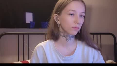 fran_bow online show from March 11, 6:54 pm