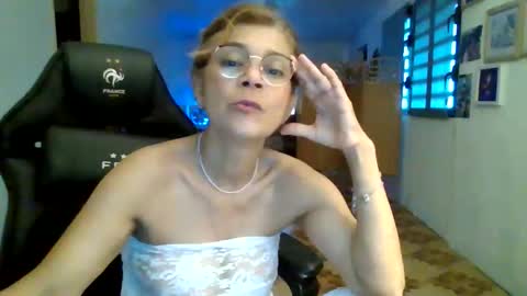 francelune online show from November 24, 1:57 pm