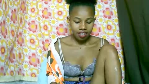 Snapshot of franciefrancie chatting on September 27, 10:00 am francilla online show from September 27, 10:00 am