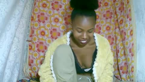 Snapshot of franciefrancie chatting on October 18, 7:11 am francilla online show from October 18, 7:11 am