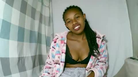 Snapshot of franciefrancie chatting on October 6, 10:36 pm francilla online show from October 6, 10:36 pm