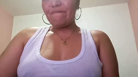 Snapshot of francy_froz chatting on January 15, 4:36 am francy froz online show from January 15, 4:36 am