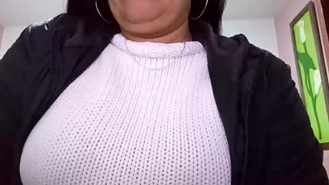 Snapshot of francy_froz chatting on October 15, 1:19 am francy froz online show from October 15, 1:19 am