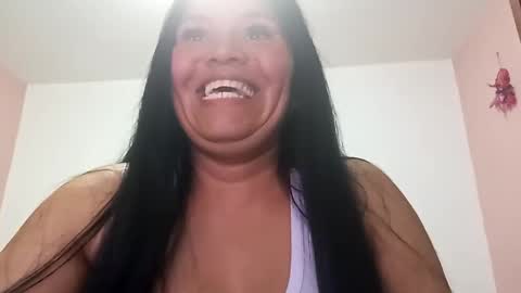 Snapshot of francy_froz chatting on February 4, 3:33 am francy froz online show from February 4, 3:33 am
