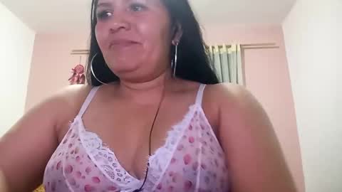 Snapshot of francy_froz chatting on March 1, 3:43 am francy froz online show from March 1, 3:43 am