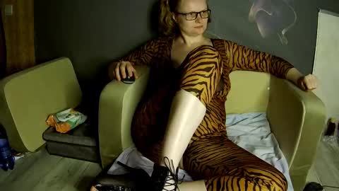 Snapshot of frauket chatting on October 2, 4:23 pm FrauKet online show from October 2, 4:23 pm