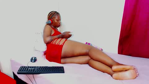 Snapshot of freakyscarlrt00 chatting on October 14, 5:59 pm FreakyScarlet00 online show from October 14, 5:59 pm