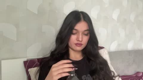 Mia online show from July 22, 11:00 am
