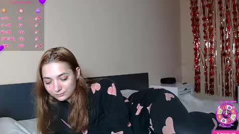 FreyaOliver online show from April 17, 8:44 pm