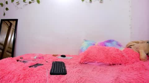 Freyja Rouse online show from September 17, 12:30 am