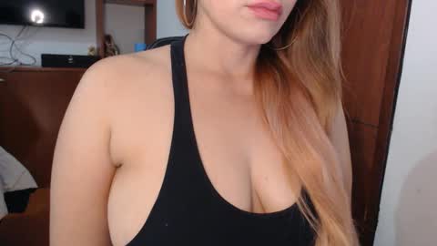Snapshot of freyjashine_x chatting on October 1, 10:37 pm FREYJA LOREN online show from October 1, 10:37 pm