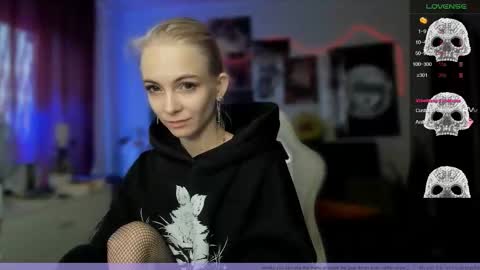 Snapshot of frida_fortune chatting on September 24, 12:04 pm Frida A boost to fortune for the one who gives a thumbs up and a bonus lucky for those who support me by joining the fanclub online show from September 24, 12:04 pm