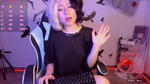 Snapshot of frida_lassi_ chatting on October 17, 1:58 pm frida_lassi_ online show from October 17, 1:58 pm