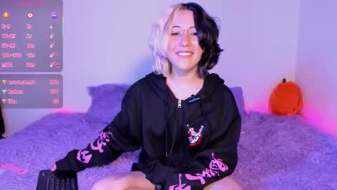 Snapshot of frida_lassi_ chatting on September 28, 5:58 am frida_lassi_ online show from September 28, 5:58 am
