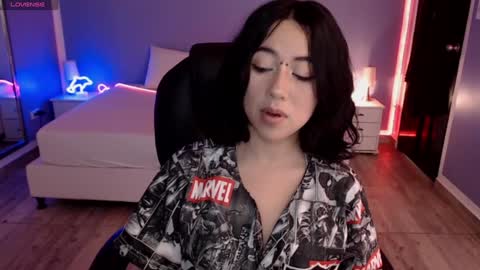 Snapshot of frida_lassi_ chatting on February 1, 1:20 pm frida_lassi_ online show from February 1, 1:20 pm