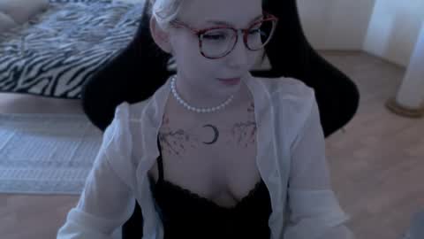 Lilith online show from May 5, 11:57 am