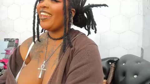 Snapshot of fuentes_anna chatting on September 10, 1:44 pm Anna Fuentes online show from September 10, 1:44 pm