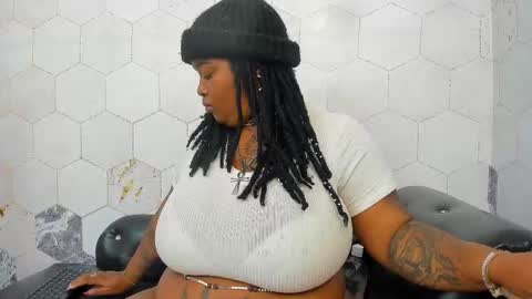 Snapshot of fuentes_anna chatting on October 17, 12:08 pm Anna Fuentes online show from October 17, 12:08 pm