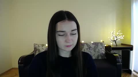 Snapshot of gabby_di chatting on February 1, 9:00 am Jaklin online show from February 1, 9:00 am