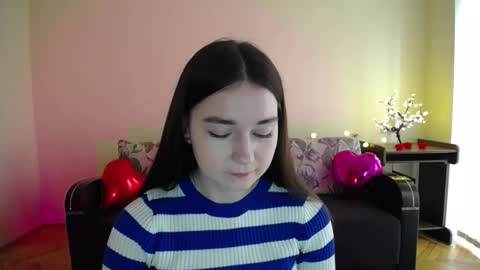 Snapshot of gabby_di chatting on March 11, 9:02 am Jaklin online show from March 11, 9:02 am