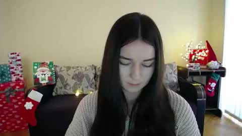 Snapshot of gabby_di chatting on January 5, 9:26 am Jaklin online show from January 5, 9:26 am