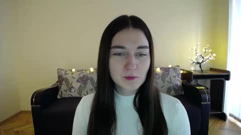 Snapshot of gabby_di chatting on January 19, 9:01 am Jaklin online show from January 19, 9:01 am