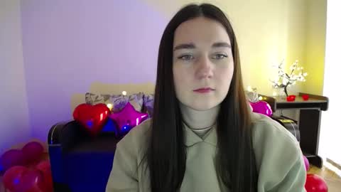 Snapshot of gabby_di chatting on February 15, 9:05 am Jaklin online show from February 15, 9:05 am