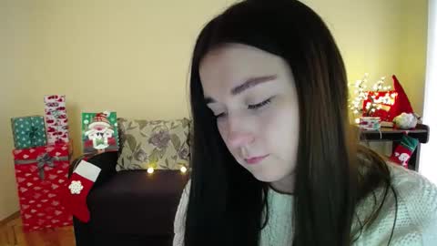 Snapshot of gabby_di chatting on December 27, 10:01 am Jaklin online show from December 27, 10:01 am