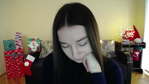 Snapshot of gabby_di chatting on December 21, 9:23 am Jaklin online show from December 21, 9:23 am