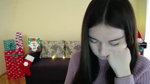 Snapshot of gabby_di chatting on December 22, 9:55 am Jaklin online show from December 22, 9:55 am