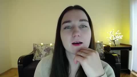 Snapshot of gabby_di chatting on February 8, 9:13 am Jaklin online show from February 8, 9:13 am