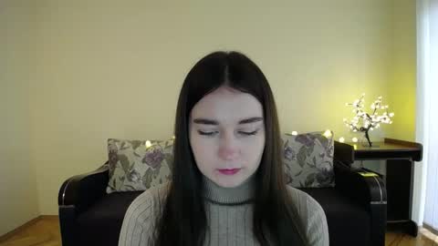 Snapshot of gabby_di chatting on February 7, 9:16 am Jaklin online show from February 7, 9:16 am