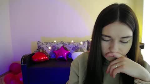 Snapshot of gabby_di chatting on February 20, 9:11 am Jaklin online show from February 20, 9:11 am