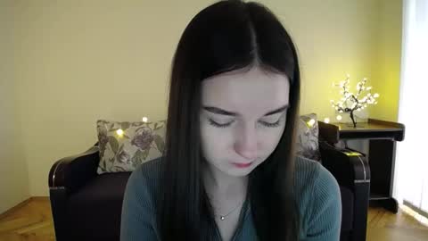 Snapshot of gabby_di chatting on January 9, 9:27 am Jaklin online show from January 9, 9:27 am
