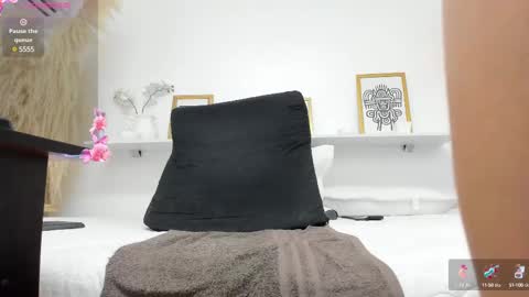 Snapshot of gabriela_1x chatting on March 1, 12:34 pm Gabriela. online show from March 1, 12:34 pm