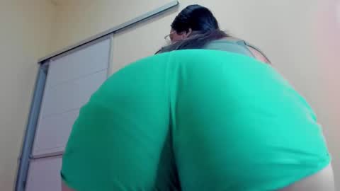 Snapshot of gabrielaa_01 chatting on December 31, 2:14 pm Gaby Im on vacation see you on November 25 online show from December 31, 2:14 pm