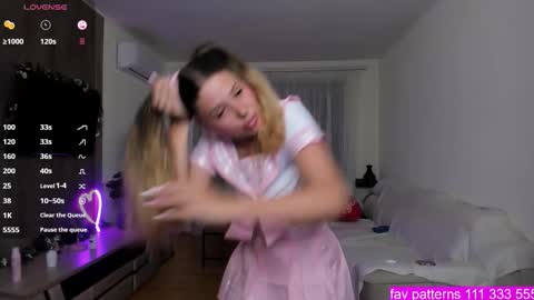 Snapshot of gabrielalove_ chatting on September 19, 8:19 pm Gabrielaaaa online show from September 19, 8:19 pm