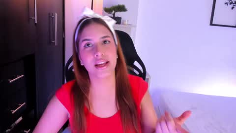 Snapshot of gabriella__tom chatting on September 17, 9:35 pm Gabriella online show from September 17, 9:35 pm