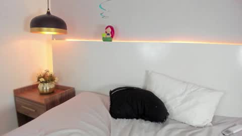 gabriella_luv online show from October 15, 1:57 pm