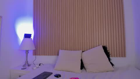     online show from November 21, 3:47 pm