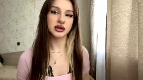 Mia online show from June 24, 5:39 am