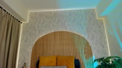 Kendal  online show from February 16, 11:32 am