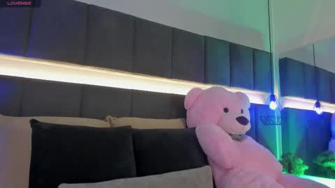 Kendal  online show from February 20, 10:37 pm